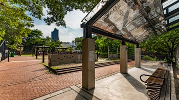 The Light and Shadow Shelter with laced reflective canopy allows daylight to penetrate through and creates interesting shadows during the day, as well as mirroring the light-coloured ground to keep the shelter well-lit with natural daylight.